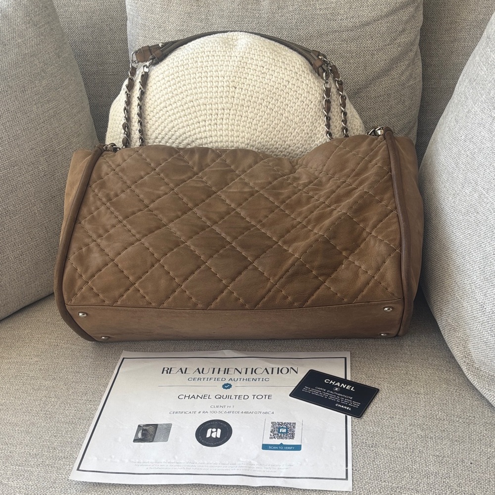 CHANEL Tan Quilted Tote Bag - Picture 4 of 10